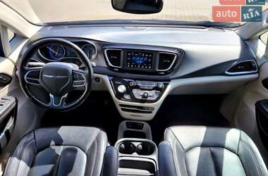 Минивэн Chrysler Pacifica 2020 в Киеве