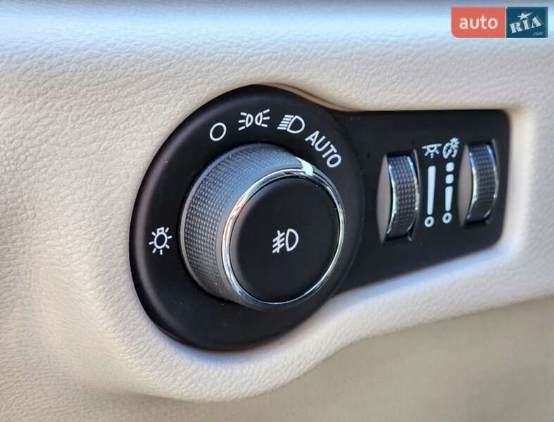 Минивэн Chrysler Pacifica 2020 в Киеве