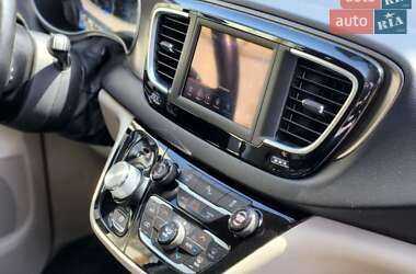 Минивэн Chrysler Pacifica 2020 в Киеве