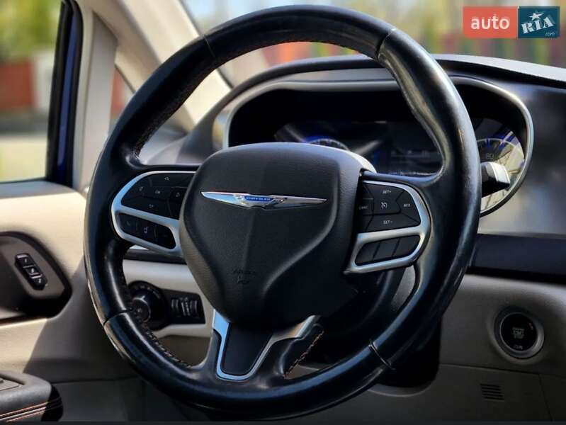 Минивэн Chrysler Pacifica 2020 в Киеве