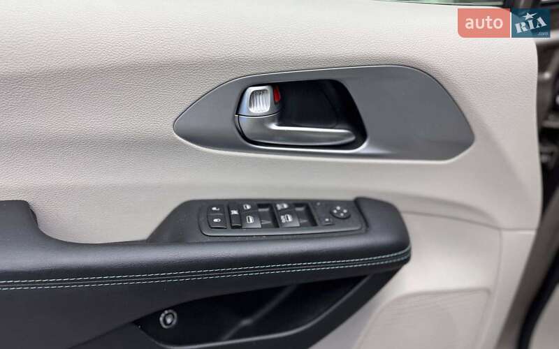 Мінівен Chrysler Pacifica 2017 в Чернівцях фото 7 Мінівен Chrysler Pacifica 2017 в Чернівцях