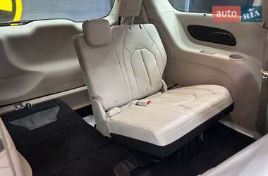Минивэн Chrysler Pacifica 2017 в 