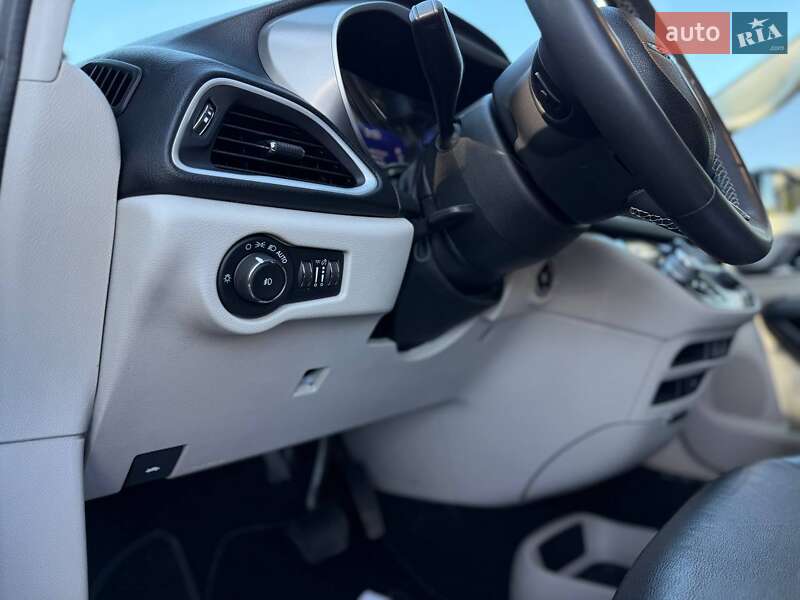 Мінівен Chrysler Pacifica 2022 в Львові