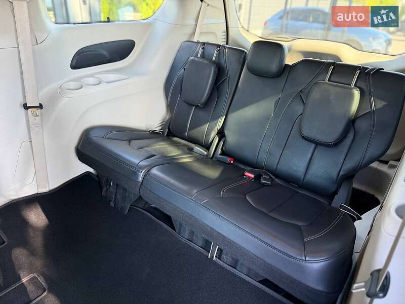Мінівен Chrysler Pacifica 2022 в Львові