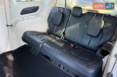 Минивэн Chrysler Pacifica 2022 в 