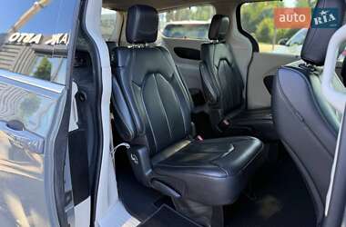 Минивэн Chrysler Pacifica 2022 в 