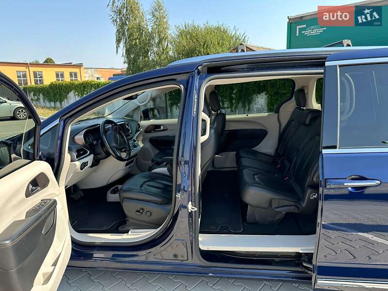 Универсал Chrysler Pacifica 2018 в Нововолынске