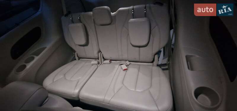Мінівен Chrysler Pacifica 2016 в Києві