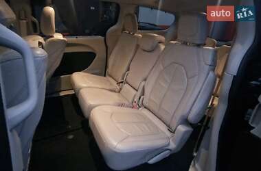 Мінівен Chrysler Pacifica 2016 в Києві