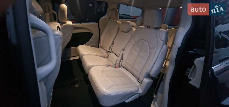 Мінівен Chrysler Pacifica 2016 в Києві