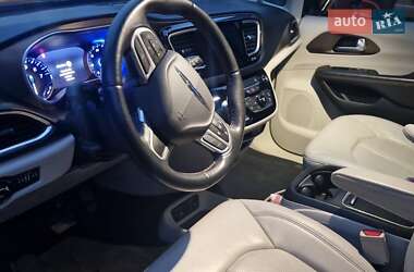 Мінівен Chrysler Pacifica 2016 в Києві