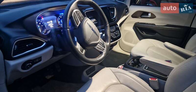 Мінівен Chrysler Pacifica 2016 в Києві