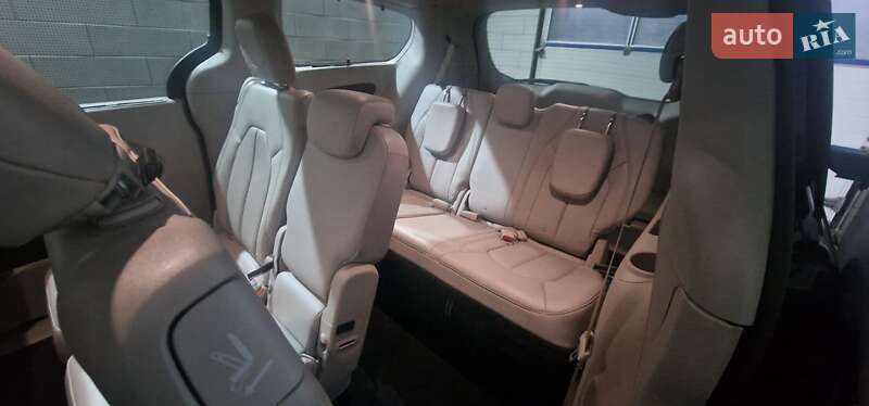 Мінівен Chrysler Pacifica 2016 в Києві