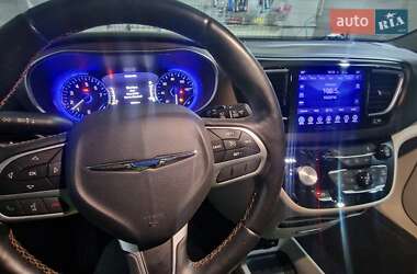 Мінівен Chrysler Pacifica 2016 в Києві