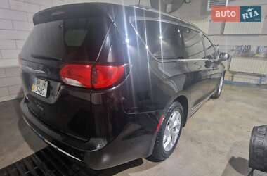 Мінівен Chrysler Pacifica 2016 в Києві