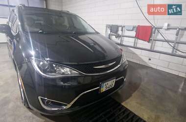Мінівен Chrysler Pacifica 2016 в Києві
