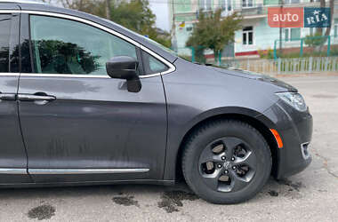 Минивэн Chrysler Pacifica 2017 в 