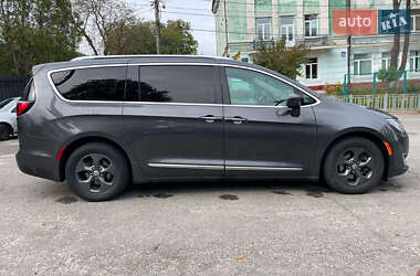 Минивэн Chrysler Pacifica 2017 в 