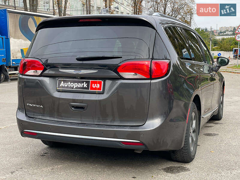 Минивэн Chrysler Pacifica 2017 в Киеве