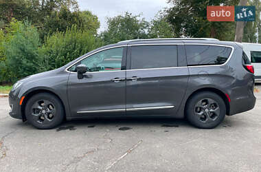 Минивэн Chrysler Pacifica 2017 в 