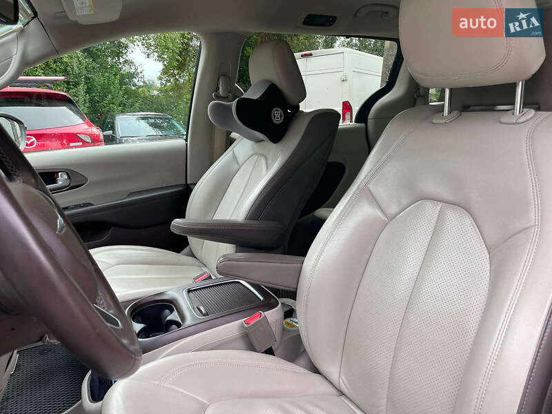 Минивэн Chrysler Pacifica 2017 в Киеве