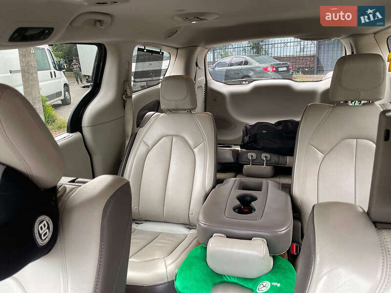Минивэн Chrysler Pacifica 2017 в Киеве