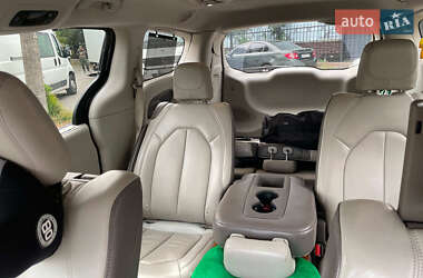 Минивэн Chrysler Pacifica 2017 в 