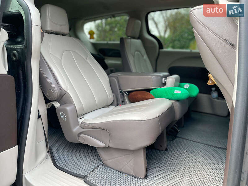 Минивэн Chrysler Pacifica 2017 в Киеве
