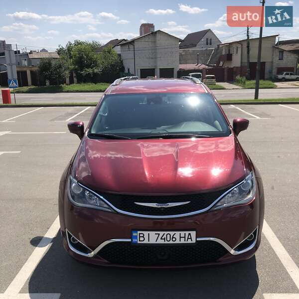 Универсал Chrysler Pacifica 2017 в Киеве