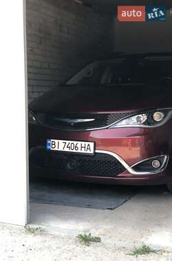 Универсал Chrysler Pacifica 2017 в 