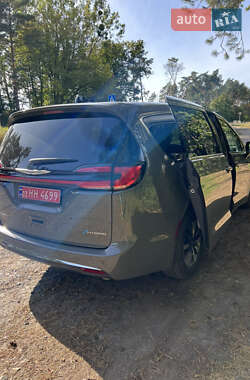 Минивэн Chrysler Pacifica 2023 в 