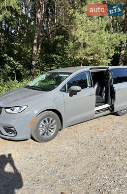 Минивэн Chrysler Pacifica 2023 в 