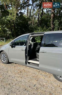 Минивэн Chrysler Pacifica 2023 в 