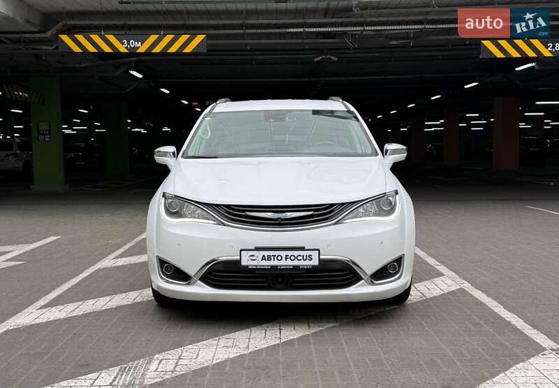 Минивэн Chrysler Pacifica 2017 в Киеве