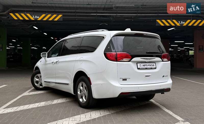 Минивэн Chrysler Pacifica 2017 в Киеве