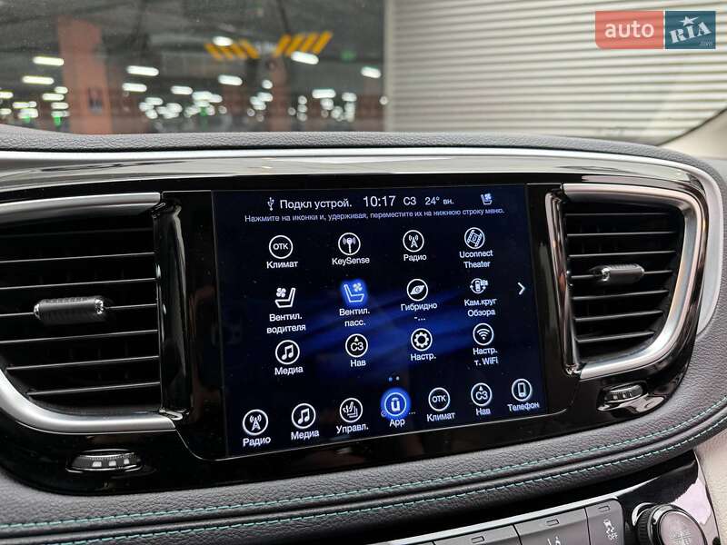 Минивэн Chrysler Pacifica 2017 в Киеве