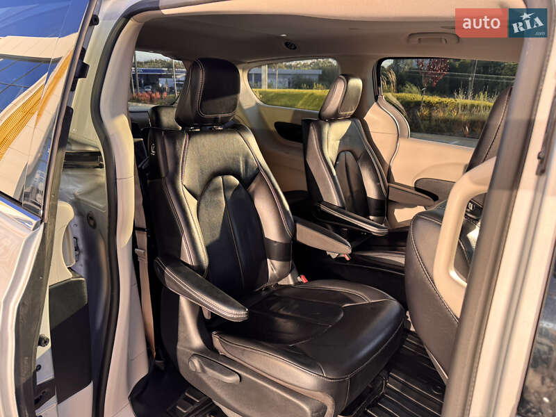 Мінівен Chrysler Pacifica 2022 в Львові