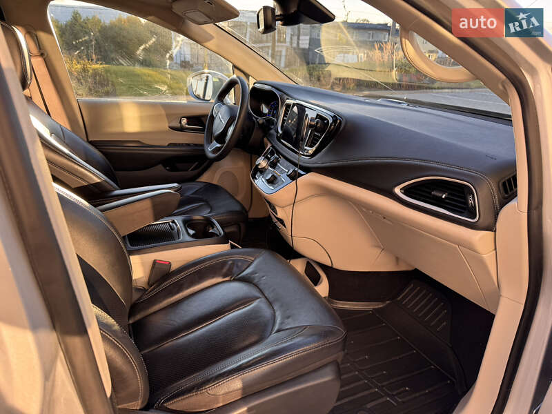 Мінівен Chrysler Pacifica 2022 в Львові