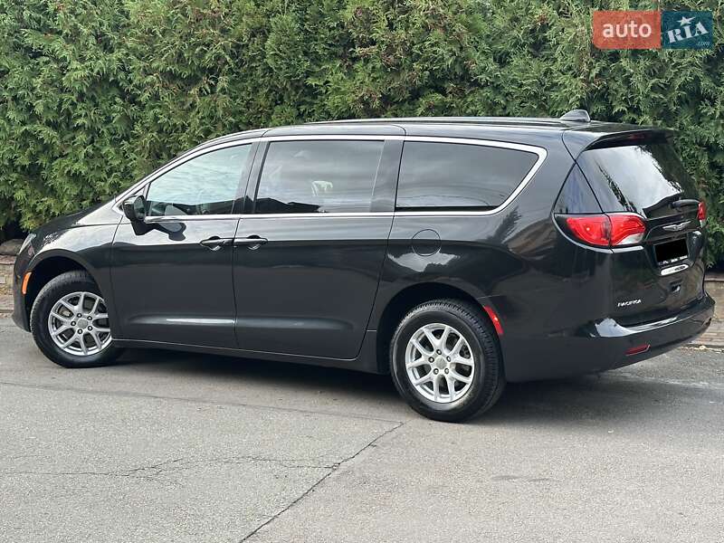 Минивэн Chrysler Pacifica 2016 в Киеве