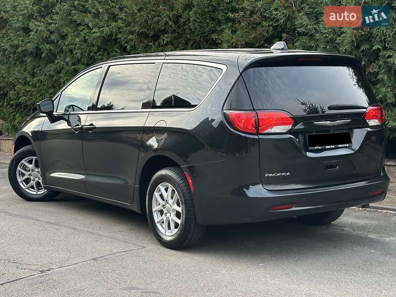 Минивэн Chrysler Pacifica 2016 в Киеве