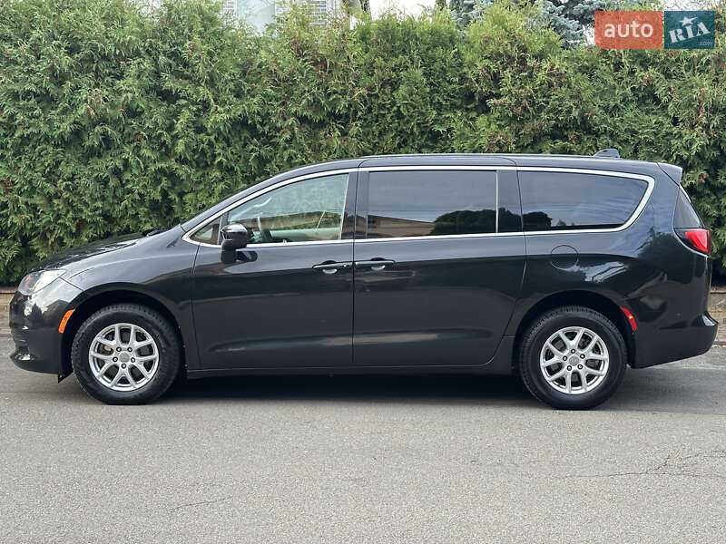 Минивэн Chrysler Pacifica 2016 в Киеве