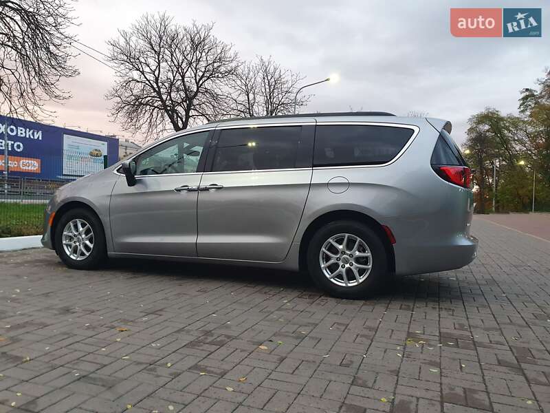 Мінівен Chrysler Pacifica 2020 в Києві