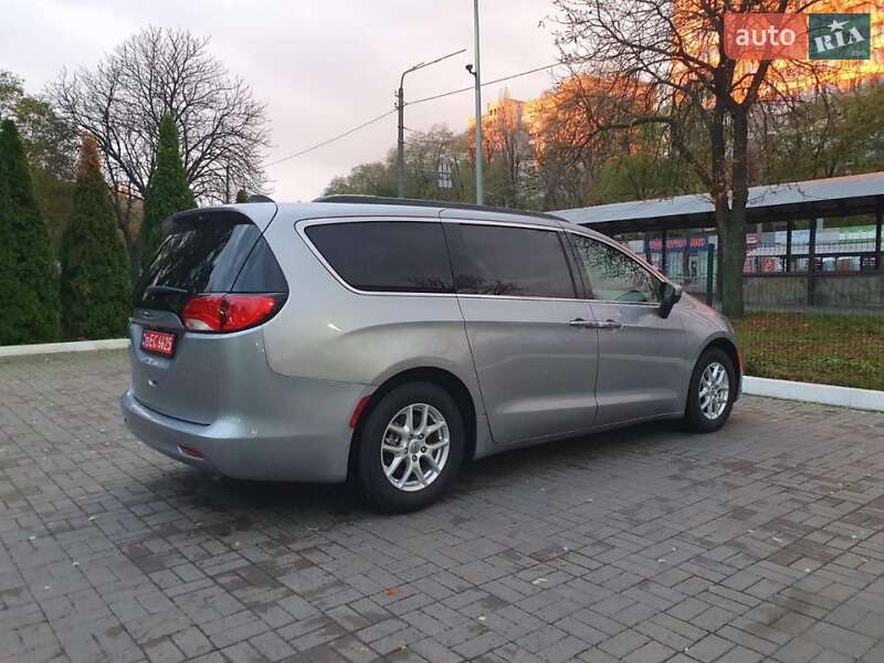 Мінівен Chrysler Pacifica 2020 в Києві