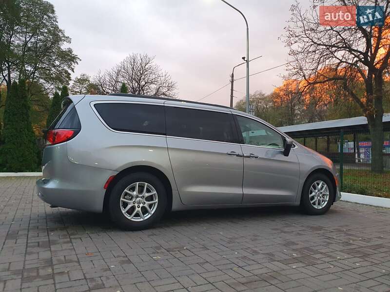 Мінівен Chrysler Pacifica 2020 в Києві