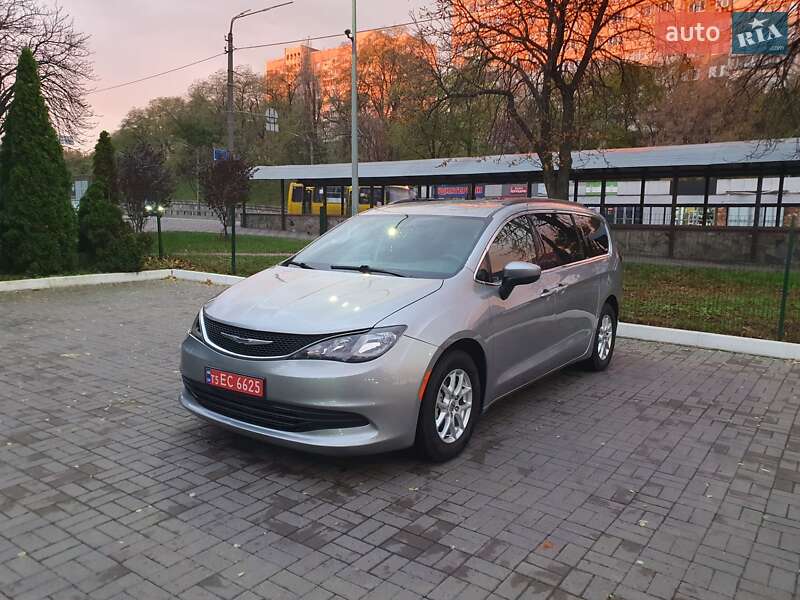 Мінівен Chrysler Pacifica 2020 в Києві
