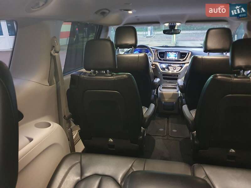 Мінівен Chrysler Pacifica 2020 в Києві