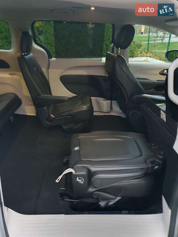 Мінівен Chrysler Pacifica 2020 в Києві