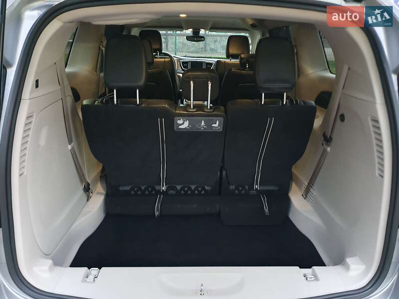 Мінівен Chrysler Pacifica 2020 в Києві