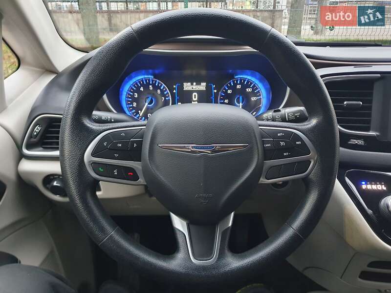 Мінівен Chrysler Pacifica 2020 в Києві