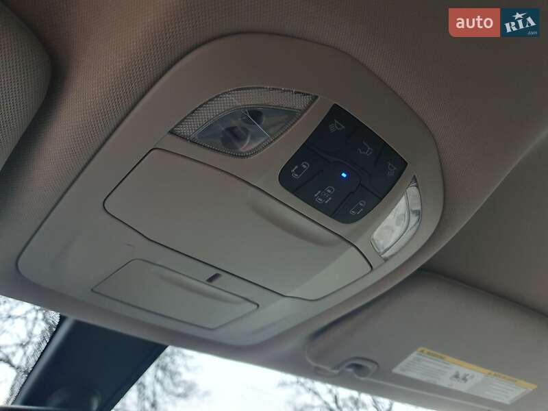 Мінівен Chrysler Pacifica 2020 в Києві